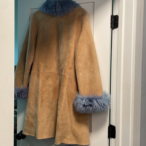 Carolina Herrera tan & blue couture shearling coat - Picture 10 of 14